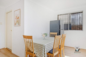 KozyGuru Ashfield Cozy 4Bed house Great Location Sydney